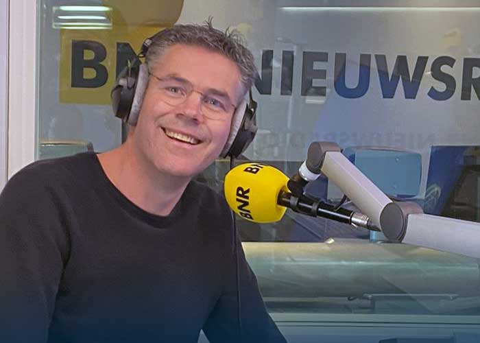 Bergnet-directeur Sander Vlaar in de studio van BNR Nieuwsradio