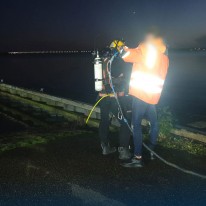 Berging auto te water Gooimeerdijk Almere