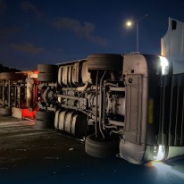 Berging gekantelde vrachtwagen A2 Abcoude