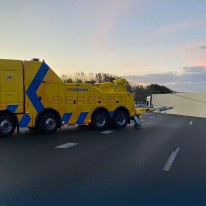 Berging gekantelde vrachtwagen A2 Abcoude
