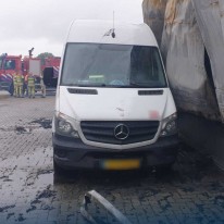 Berging voertuigen bij afgebrand gebouw De Hunze Dronten