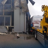 Berging voertuigen bij afgebrand gebouw De Hunze Dronten