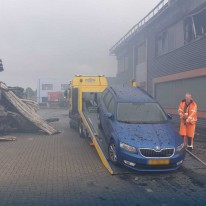 Berging voertuigen bij afgebrand gebouw De Hunze Dronten