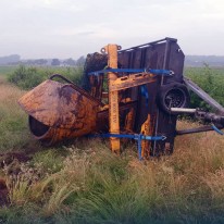 Kraanwagen verliest aanhanger op A1 bij Voorthuizen