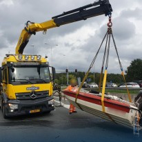 Boot valt van trailer op verbindingsweg A1/A30 bij Barneveld