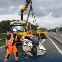 Boot valt van trailer op verbindingsweg A1/A30 bij Barneveld