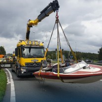 Boot valt van trailer op verbindingsweg A1/A30 bij Barneveld