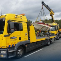 Boot valt van trailer op verbindingsweg A1/A30 bij Barneveld