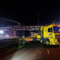 Assisteren bij brug plaatsen