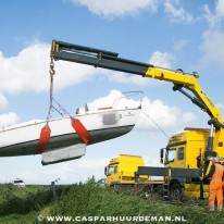 Boot uit een weiland (Foto: © Caspar Huurdeman)