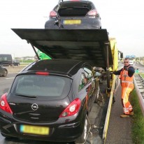 Kop-staart botsing 3 auto's met een 3-lader van Bergnet