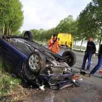 Auto op z'n dak