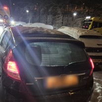 Auto lostrekken uit de sneeuw