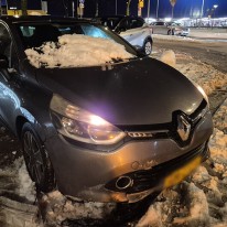 Auto lostrekken uit de sneeuw