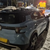 Auto lostrekken uit de sneeuw