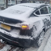 Auto lostrekken uit de sneeuw