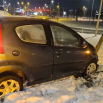 Auto lostrekken uit de sneeuw