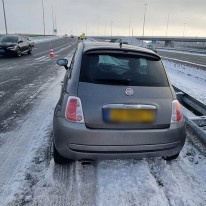 Auto lostrekken uit de sneeuw