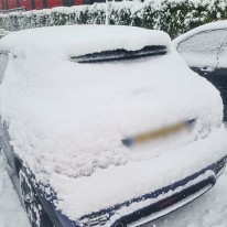 Auto lostrekken uit de sneeuw