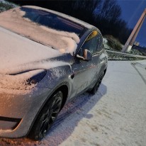 Auto lostrekken uit de sneeuw