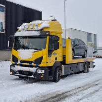 Bergingswagen op besneeuwde weg