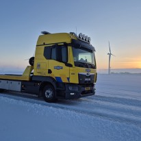 Bergingswagen in sneeuwlandschap