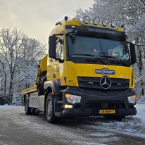Bergingswagen op besneeuwde weg
