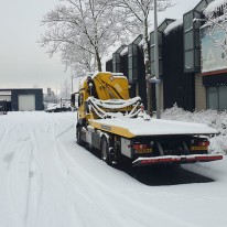 Bergingswagen in de sneeuw