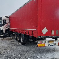 Geschaarde vrachtwagen bergen