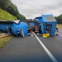 Berging gekantelde vrachtwagen A27 Eemnes