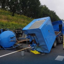 Berging gekantelde vrachtwagen A27 Eemnes
