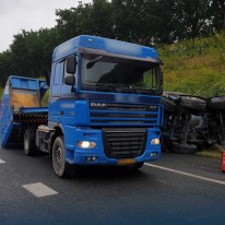 Berging gekantelde vrachtwagen A27 Eemnes