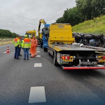 Berging gekantelde vrachtwagen A27 Eemnes