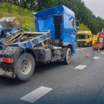 Berging gekantelde vrachtwagen A27 Eemnes