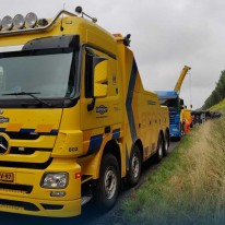 Berging gekantelde vrachtwagen A27 Eemnes