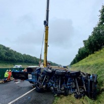 Berging gekantelde vrachtwagen A27 Eemnes