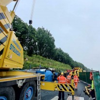 Berging gekantelde vrachtwagen A27 Eemnes