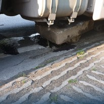 Vrachtwagen vastgereden in sloot langs Runderweg Lelystad