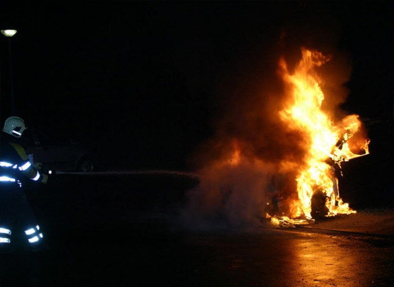 Autobrand op terrein Bergnet Blaricum Autobrand op terrein Bergnet Blaricum