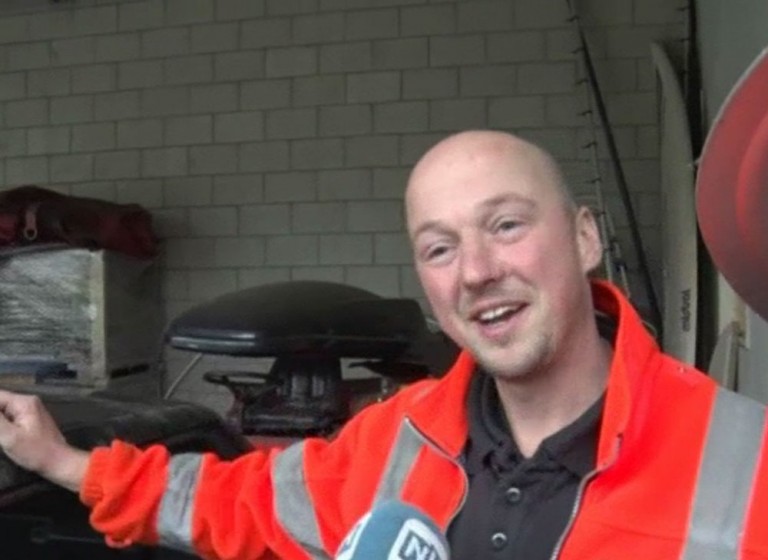 Blaricummer redt bestuurster na koprol met auto Blaricummer redt bestuurster na koprol met auto