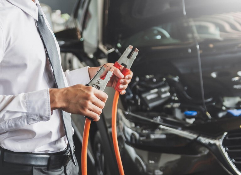 Meer auto's met lege accu door lang stilstaan Meer auto's met lege accu door lang stilstaan