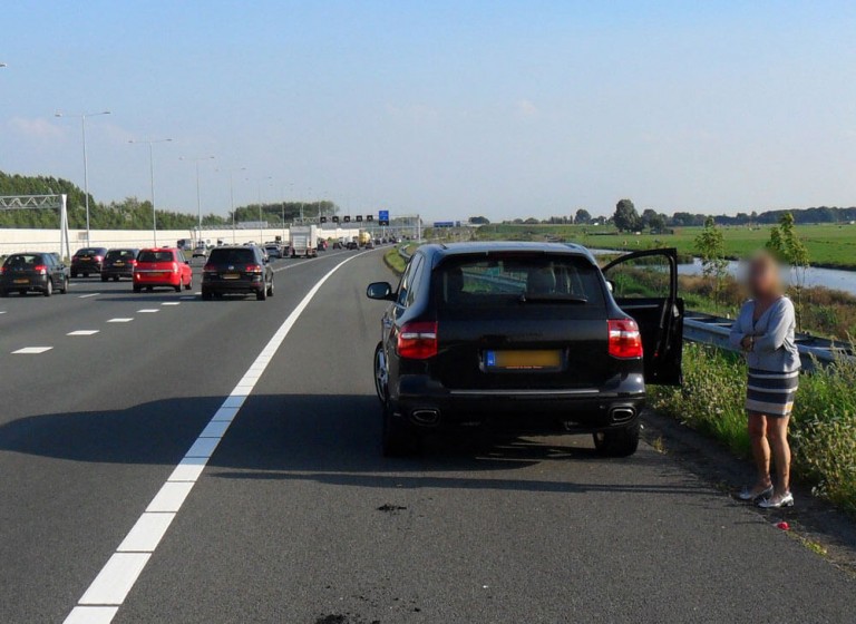 Stilstaan op de vluchtstrook levensgevaarlijk