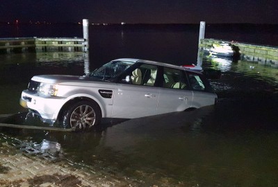 Berging auto te water Gooimeerdijk Almere