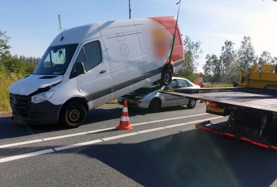 Berging na kop-staartaanrijding op N201 bij Vinkeveen Berging na kop-staartaanrijding op N201 bij Vinkeveen